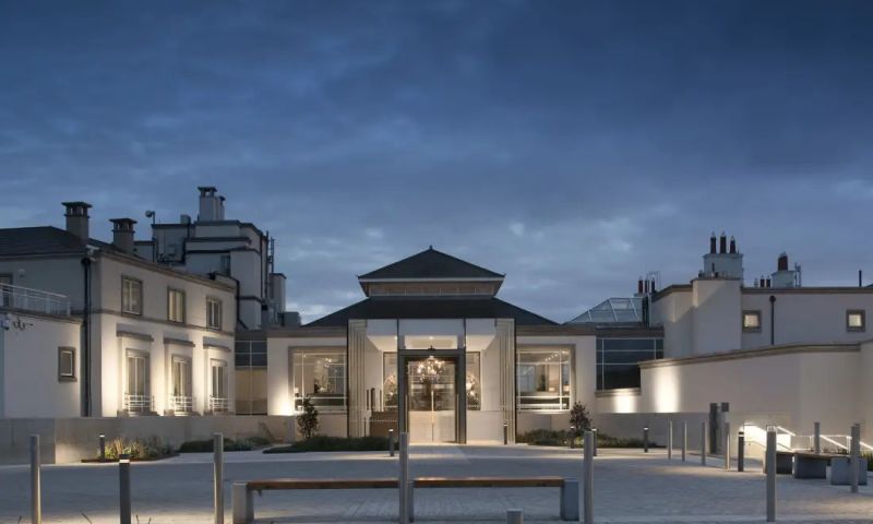 Golfing break for 4 people at Portmarnock Hotel & Golf Links, with over night stay and 2 fourballs (2 rounds per person)