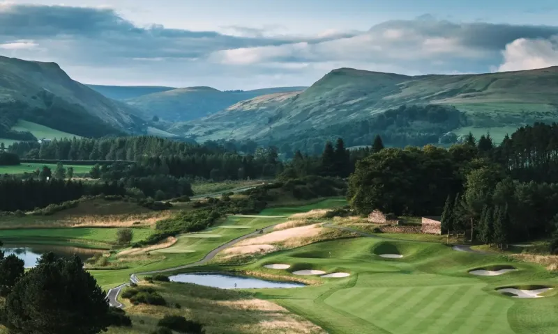 HOSTED ROUND OF GOLF FOR THREE PLAYERS WITH LUNCH OR BREAKFAST