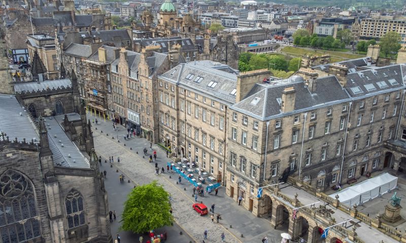 Golf at Bruntsfield Links and Royal Burgess courses in Edinburgh for four people plus accommodation at Old Town Chambers and dinner at Luckenbooths, Edinburgh