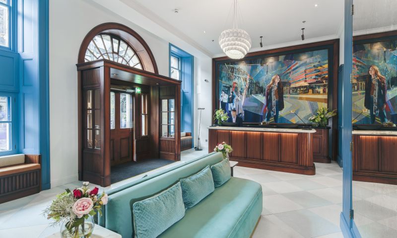 Golf at Bruntsfield Links and Royal Burgess courses in Edinburgh for four people plus accommodation at Old Town Chambers and dinner at Luckenbooths, Edinburgh