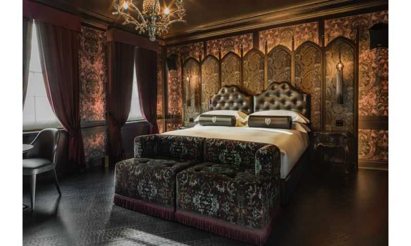 Lot 30 - Luxury London Experience for two: Tickets to the  Royal Academy, Dinner at Tattu and Night at Château Denmark