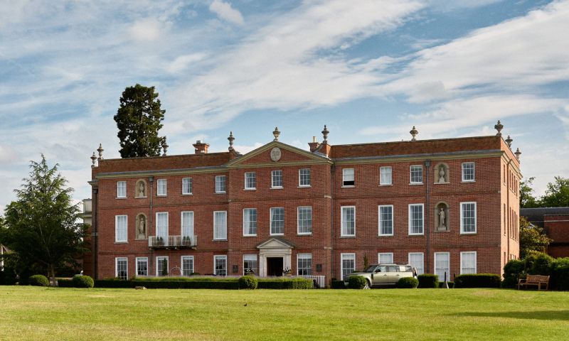 1 night B& B at The 4 Seasons Hampshire