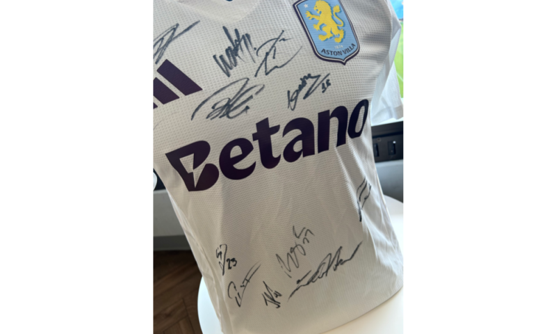 Full Squad Signed Away Shirt (2024/25 Season)