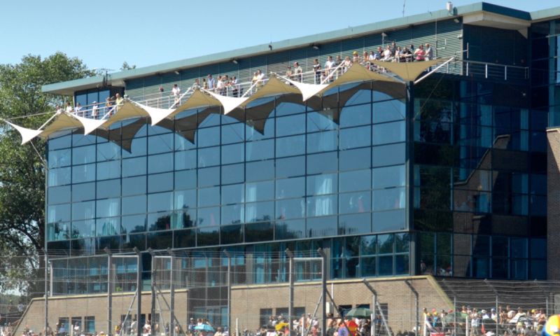 4 x Places to British Superbikes at Brandshatch (Motorsport Vision)