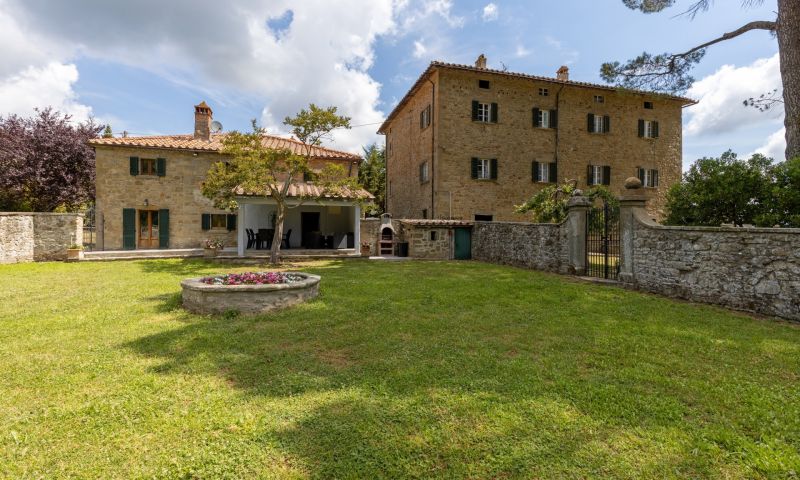 A Week In A Sumptuous Tuscan Villa Farmhouse For Up To 8 People