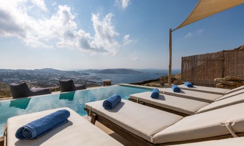 5 NIGHT GREEK GETAWAY TO MYKONOS FOR 4 PEOPLE