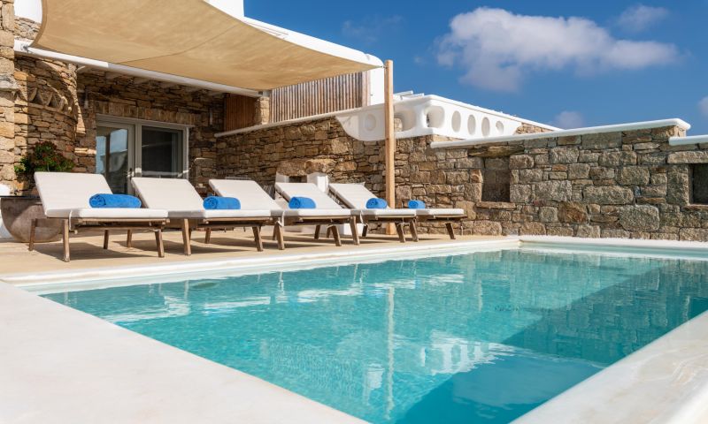 5 NIGHT GREEK GETAWAY TO MYKONOS FOR 4 PEOPLE