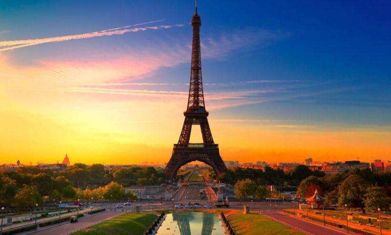 LUNCH AT THE EIFFEL TOWER PLUS 3 NIGHT STAY IN PARIS FOR 2 PEOPLE