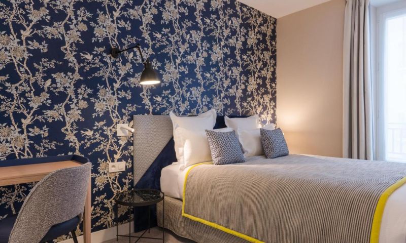 LUNCH AT THE EIFFEL TOWER PLUS 3 NIGHT STAY IN PARIS FOR 2 PEOPLE
