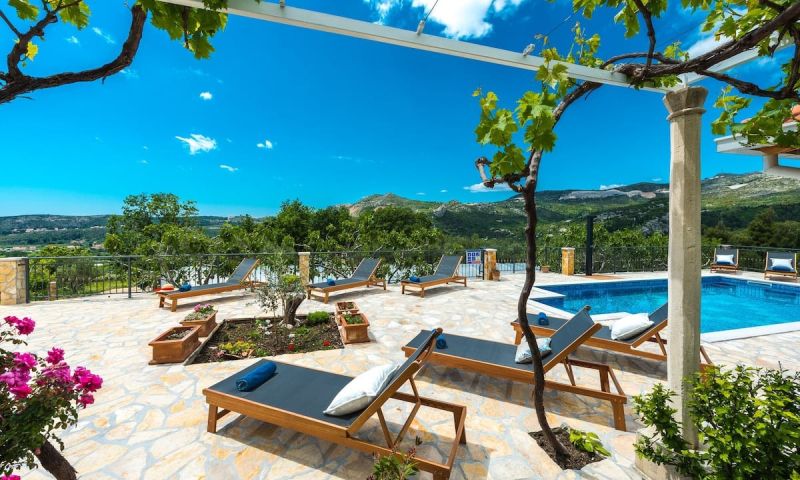 SPEND 7 NIGHTS IN A VILLA IN CROATIA FOR 8 PEOPLE