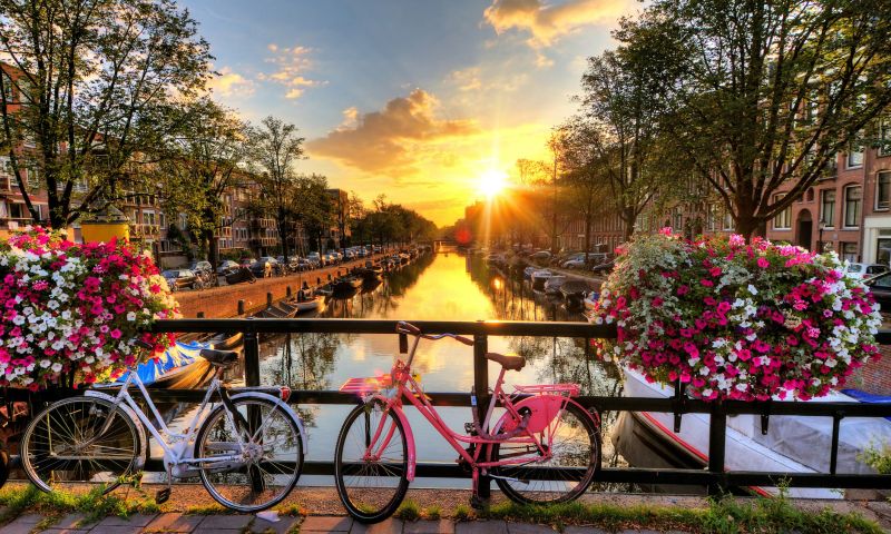 CITY BREAK TO BIKE IN AMSTERDAM FOR 3 NIGHTS FOR 2 PEOPLE