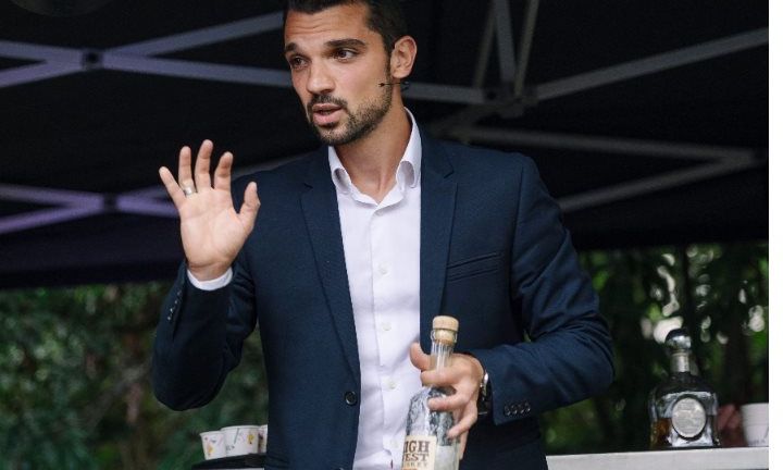 RUM TASTING, STORIES AND CURIOUS COCKTAILS AT HOME FOR 10 PEOPLE