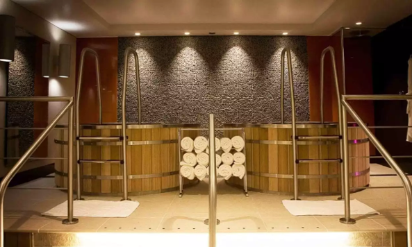 RELAX IN LUXURY AT RENA SPA, LONDON FOR 2 PEOPLE