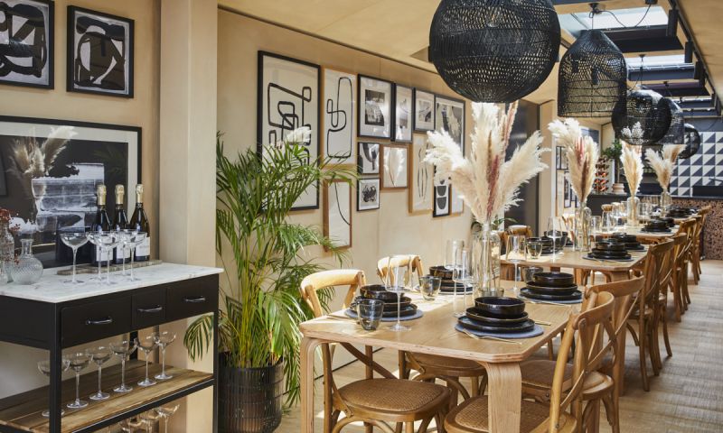 DINE ONBOARD THE BOATHOUSE, PADDINGTON FOR 20 PEOPLE