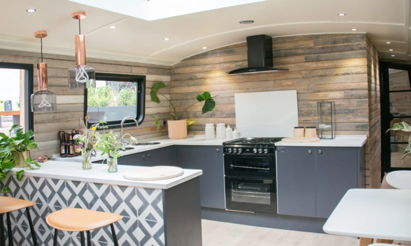 1 NIGHT STAY ON THE BOATHOUSE, PADDINGTON FOR 2 PEOPLE