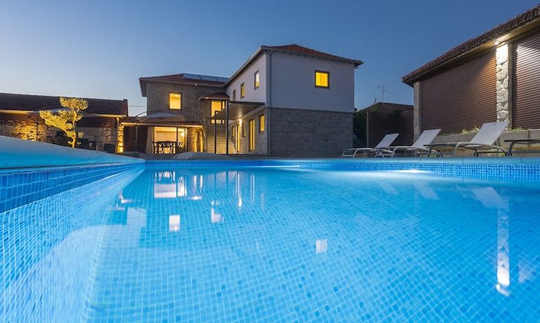 7 NIGHT ESCAPE IN PORTO FOR 8 PEOPLE