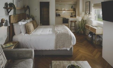 Everything Retreat - Mid Week 2 night stay for 2 with breakfast