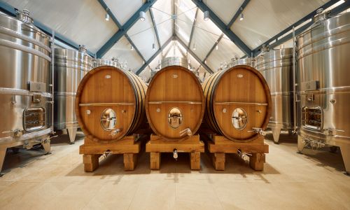 Wine tasting, tour & lunch for 8 at Hundred Hills vineyards in Oxfordshire