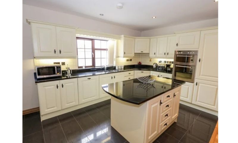 Week in luxury house on the Wild Atlantic Way for 12 people