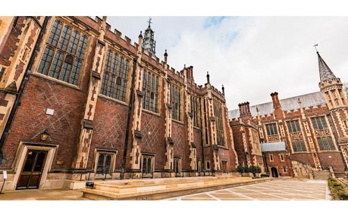Tour of the historic Lincoln's Inn for 4 people