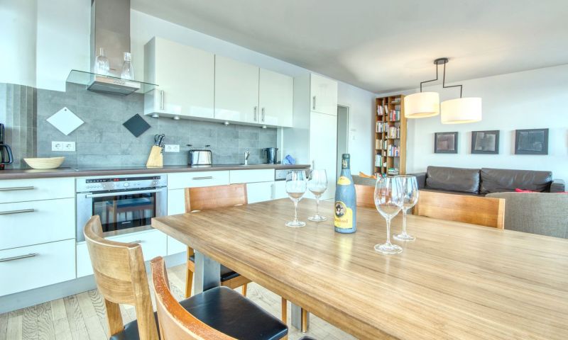 One Week Stay in Stunning Lakeview Apartment in Super Zell, Austria