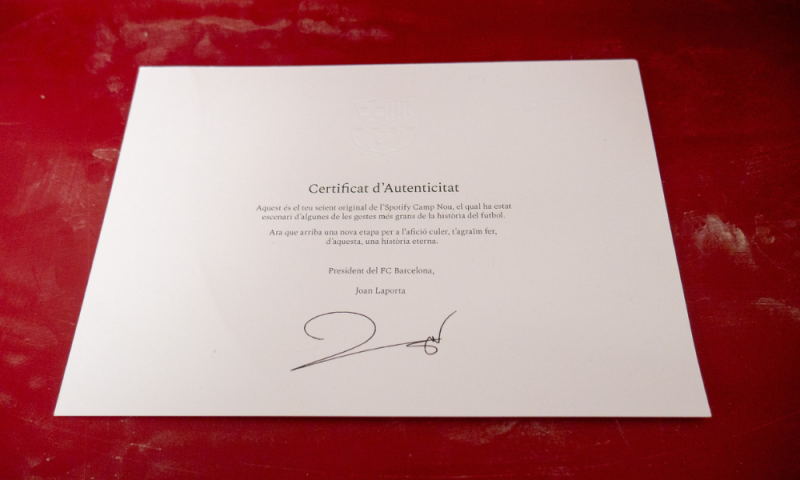 1 originele Camp Nou stoel met certificaat