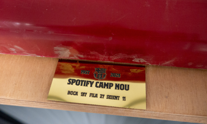 1 originele Camp Nou stoel met certificaat
