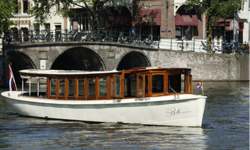 Exclusief SAIL Amsterdam arrangement voor 18 personen op een luxe salonboot!