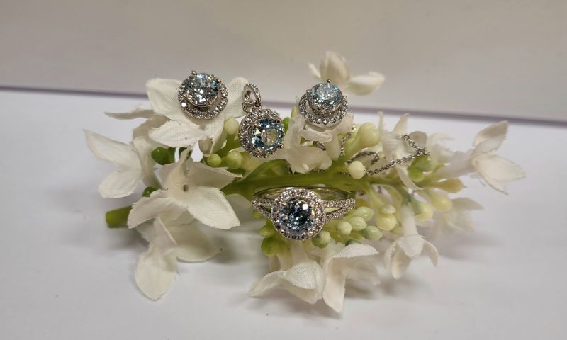 18K witgouden sieradenset met unieke diamanten
