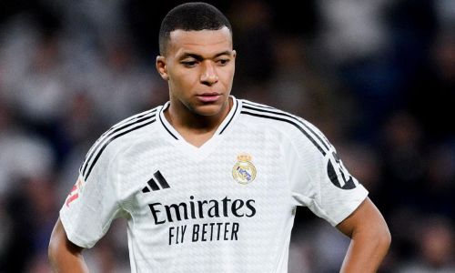 Shirt van Mbappé met handtekeningen van de Real Madrid-selectie