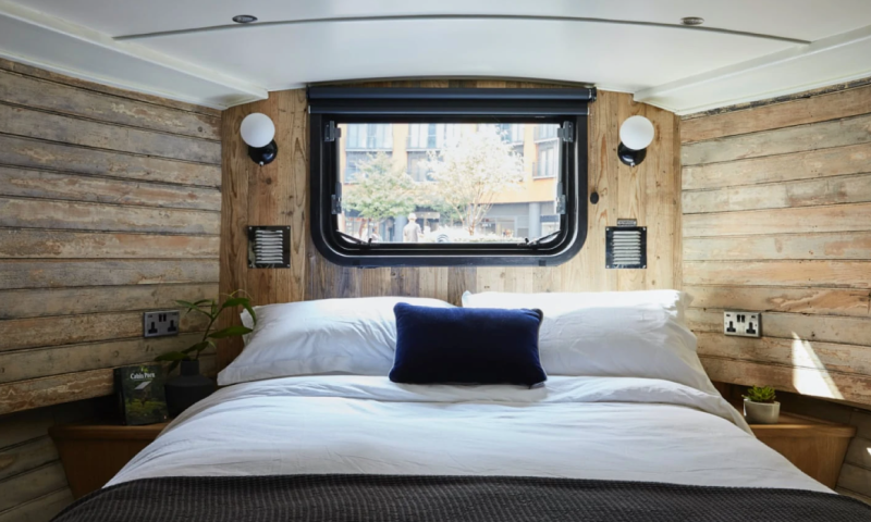 1 NIGHT STAY ON THE BOATHOUSE, PADDINGTON FOR 2 PEOPLE