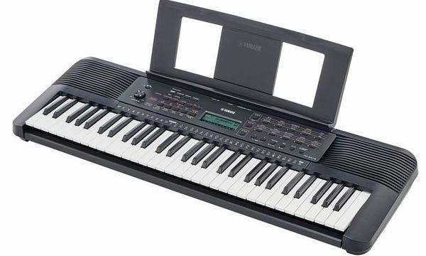 Yamaha Keyboard & Stand