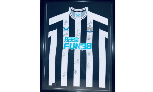 Newcastle United Signed & Framed Team Shirt