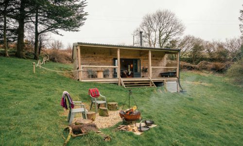Pet friendly 3 night stay at a Dark Sky Reserve cabin in Devon (Sleeps 2 adults, 1 child)