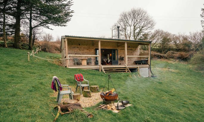Pet friendly 3 night stay at a Dark Sky Reserve cabin in Devon (Sleeps 2 adults, 1 child)