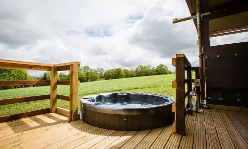 2 NIGHTS MID-WEEK GLAMPING FOR 4 IN A SAFARI TENT, NORTH WALES