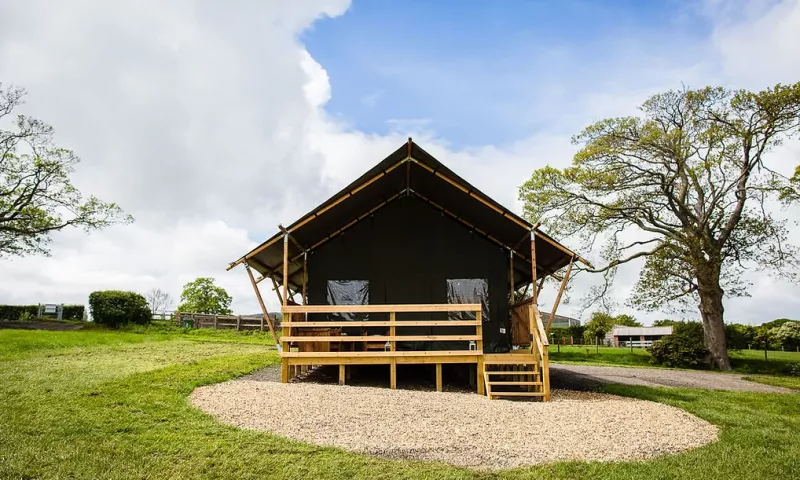 2 NIGHTS MID-WEEK GLAMPING FOR 4 IN A SAFARI TENT, NORTH WALES