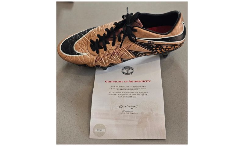 Manchester Utd legend Wayne Rooney signed and worn match Boot