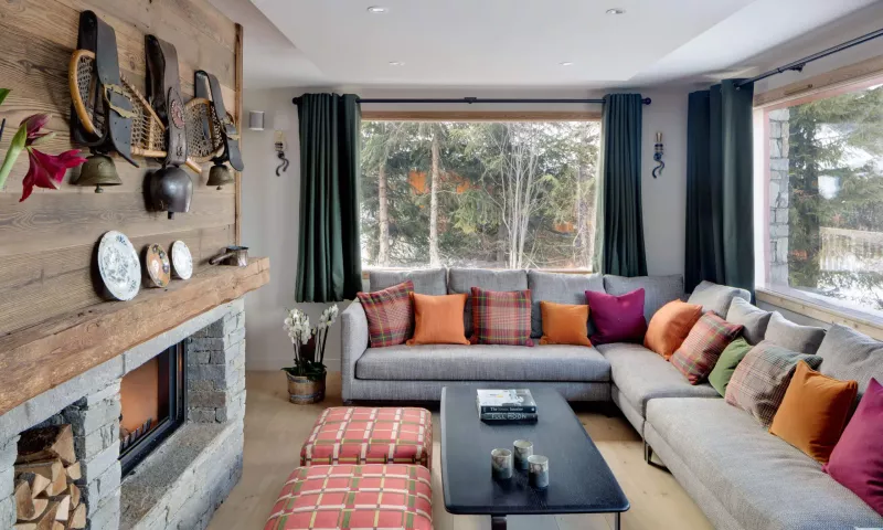 LOT 9 - Five-Night Stay for Sixteen Guests at Chalet Le Yeti