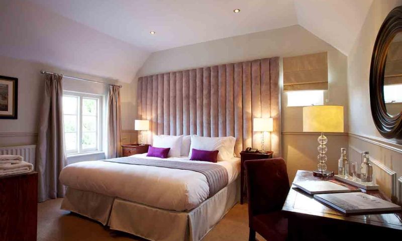 AW - Getaway For 2 Nights With £200 To Spend In The Talbots Award-Winning Restaurant, Surrey