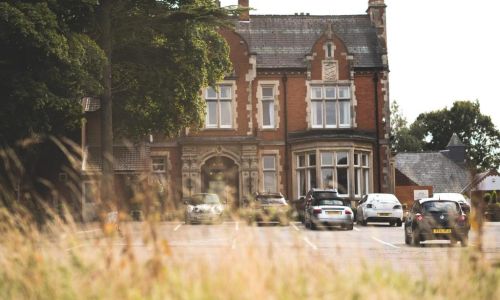 Couples Escape To The Lincolnshire Wolds With £250 Spending Money